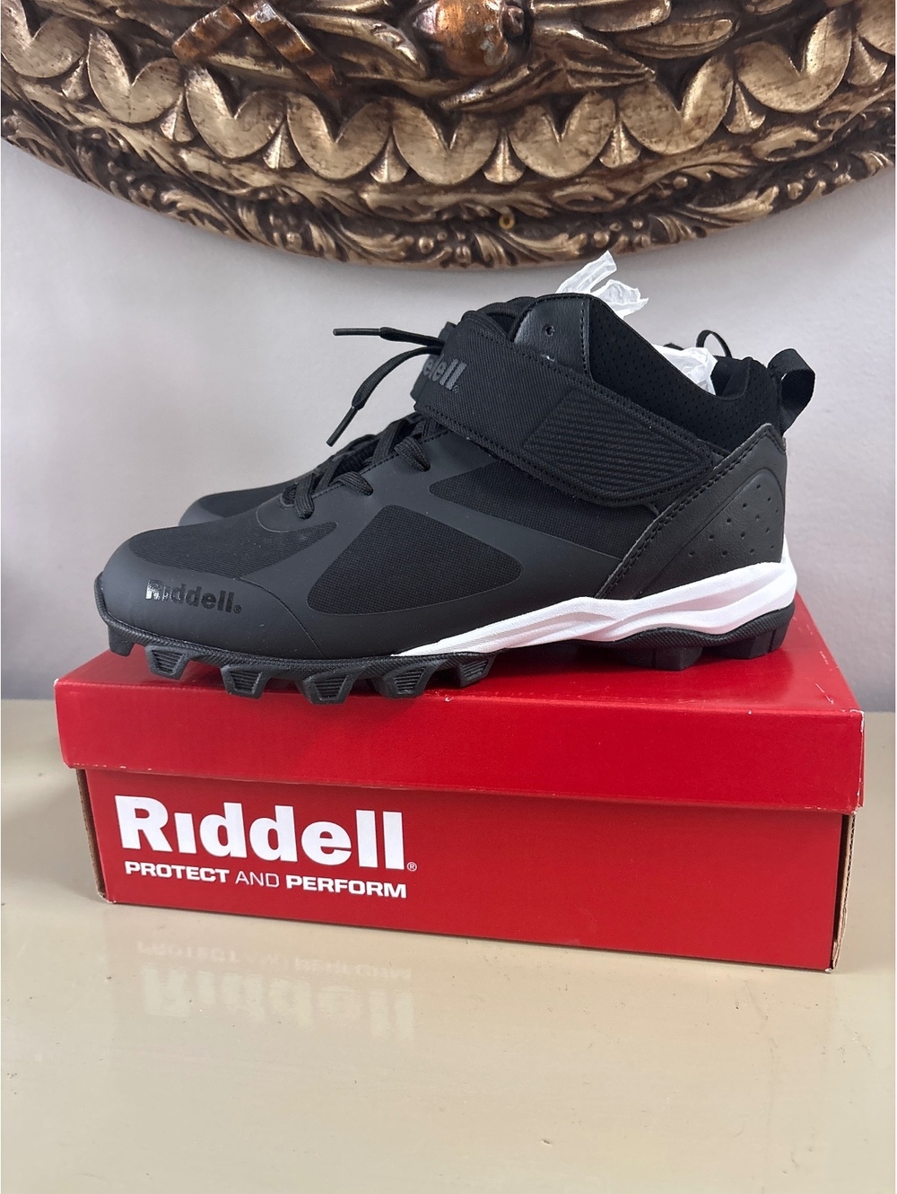 New Riddell Matador Mid Black Football Cleats Men's Size 9 Shoes